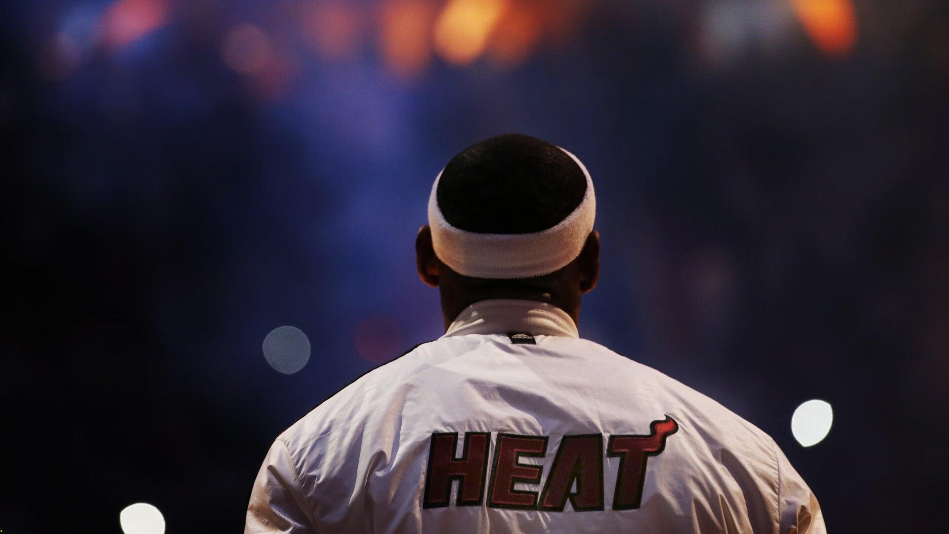 NBA总决赛激战正酣，勇士队逆转取胜扳平大比分